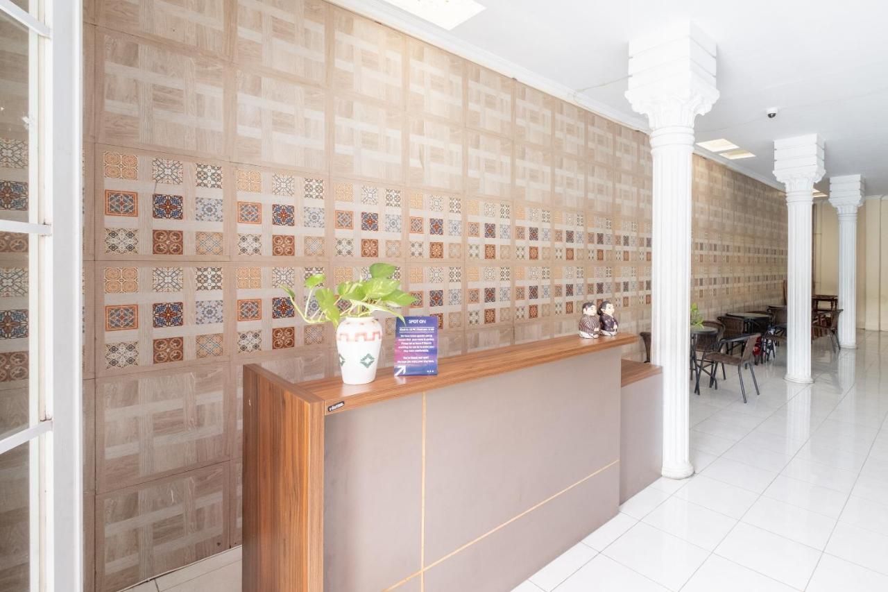 Spot On 2419 Rumah Nugraha Hotel Syariah Yogyakarta Exterior foto
