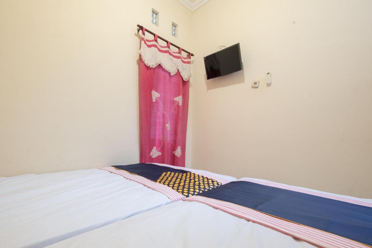 Spot On 2419 Rumah Nugraha Hotel Syariah Yogyakarta Exterior foto