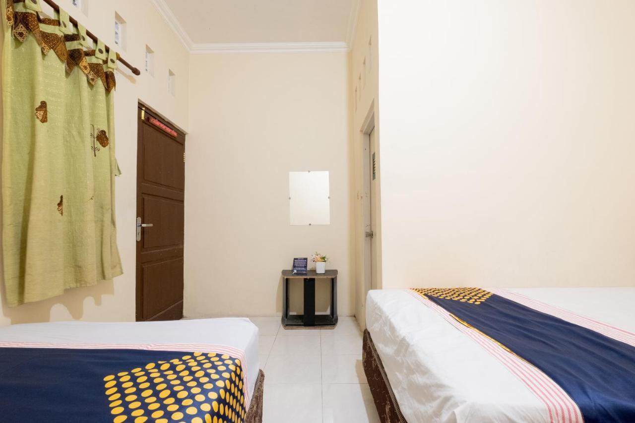 Spot On 2419 Rumah Nugraha Hotel Syariah Yogyakarta Exterior foto